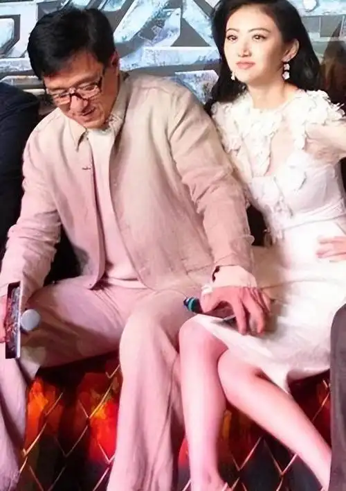 成龙抱过的二十个女明星都有谁范冰冰超主动章子怡被横抱起来