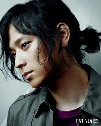 下面几款偏日系的男生马尾发型