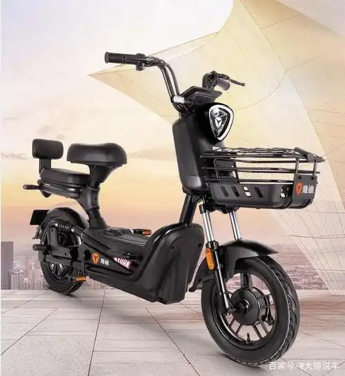 雅迪酷远3.0是一款滑板型的新国标电动车,属于大骨架