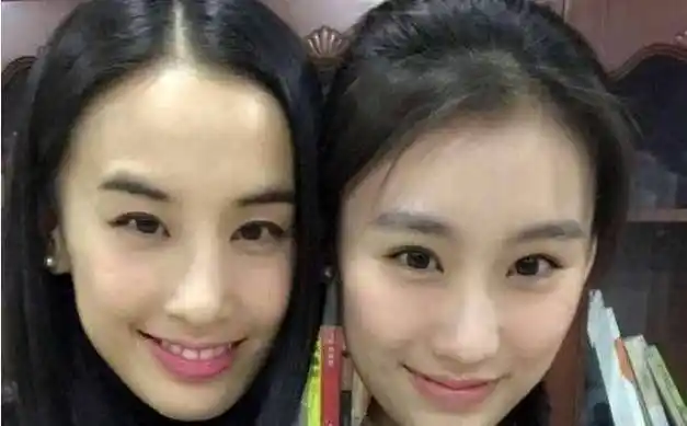 还有小道消息称,黄圣依当年在生安迪的时候,是杨子前妻陶虹一直陪伴