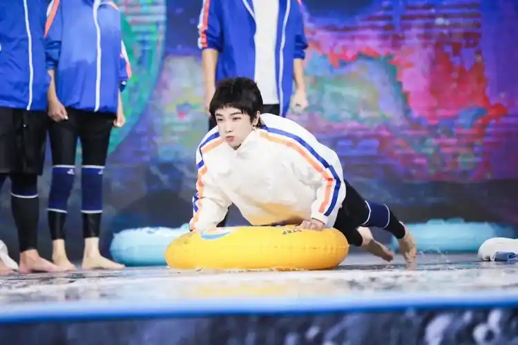 王牌对王牌第七季收官华晨宇精心准备的王牌收官舞台太催泪了