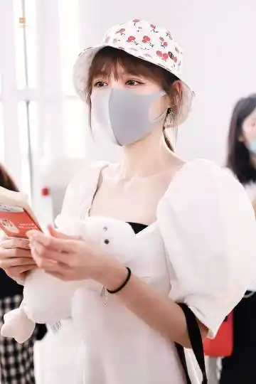 张语格[超话]# 20200515 #姗姗来迟[.