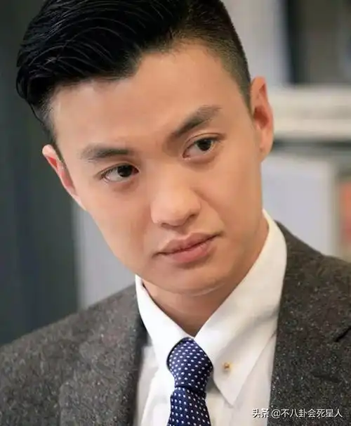 厚嘴唇,大鼻孔,长方脸,这7位男星看似很帅,实则奇怪