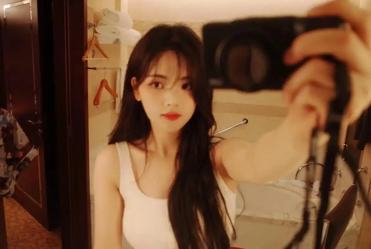 手机壁纸 #氛围感 #壁纸 #杨超越  - 抖音