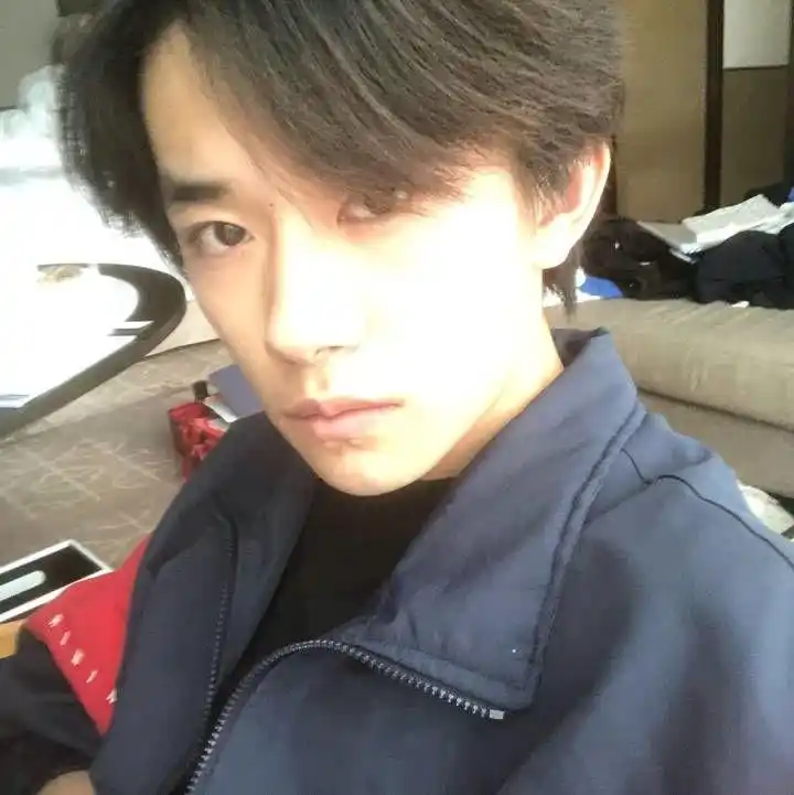 易烊千玺ins更新 自称地狱模式解除