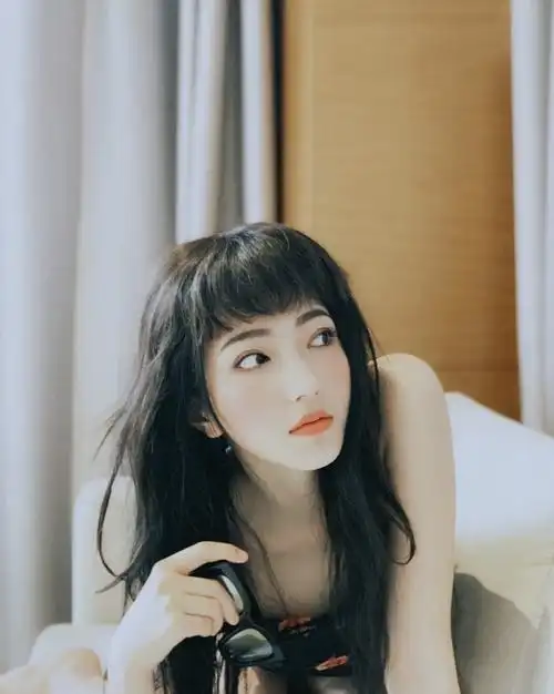 邓伦小号曝光 邓伦2任女友白卉子周楚濋亲密照统统被扒