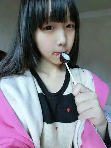 甜美可爱qq透明女生皮肤:曾经写满热闹的乡景,却寂寞丛生