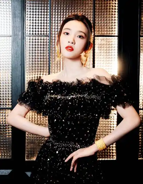 唐艺昕的衣品一直都很不错,无论是私服还是礼服造型都挺出彩的,当她