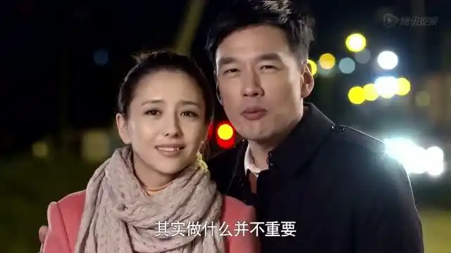 产科医生佟丽娅和王耀庆一起看烟花