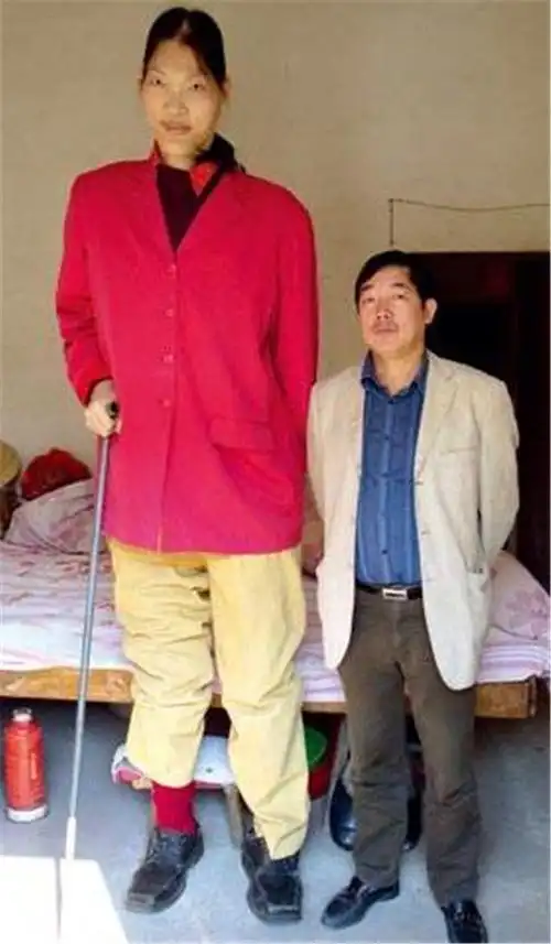 长太高也有烦恼世界第一女巨人姚德芬一生的不幸源于身高