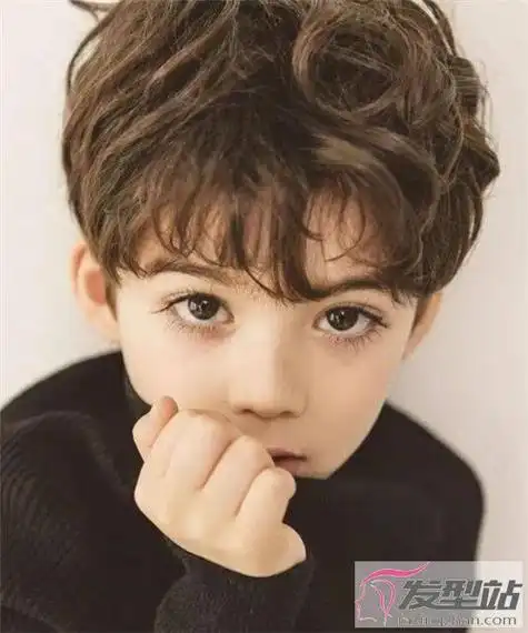 38岁小男孩发型可爱与时尚并存