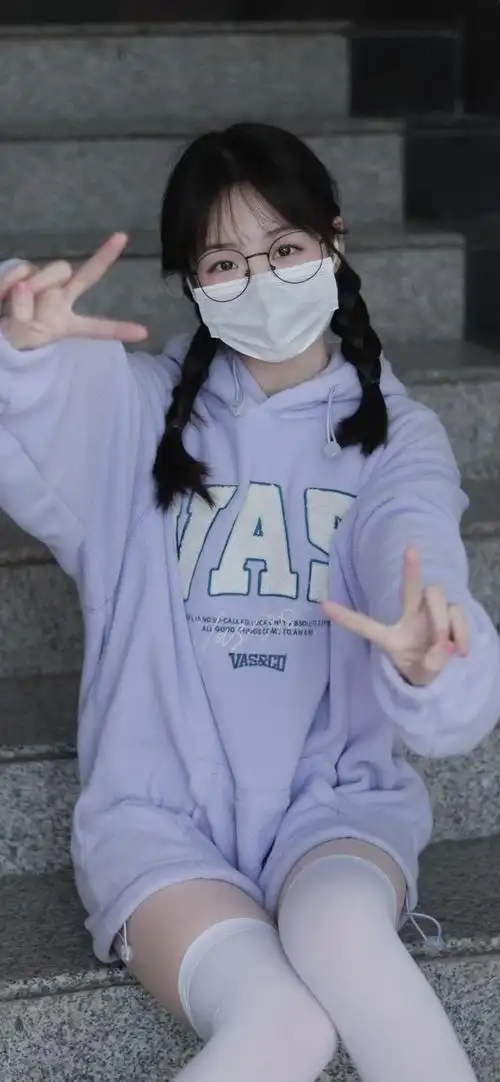 抖音上的最火锁屏壁纸 句子(抖音网红半口小希壁纸)