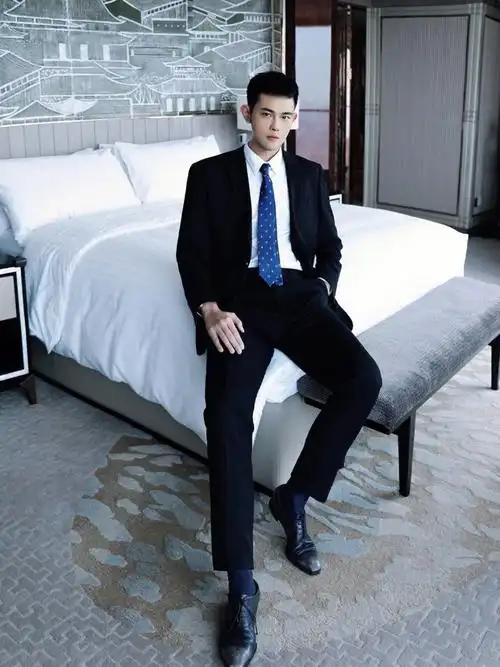 35岁小叔的回忆录 的想法: 谁来与我度过周末呢 #帅哥# #正装# #周末