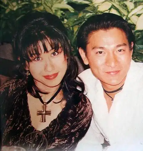 刘德华和众女星的罕见合影:最般配的竟不是关之琳?