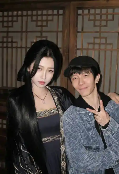 胖冰,白鹿张凌赫,郭敬明虞书欣,孔雪儿,白客_郑渊洁_素人_男友