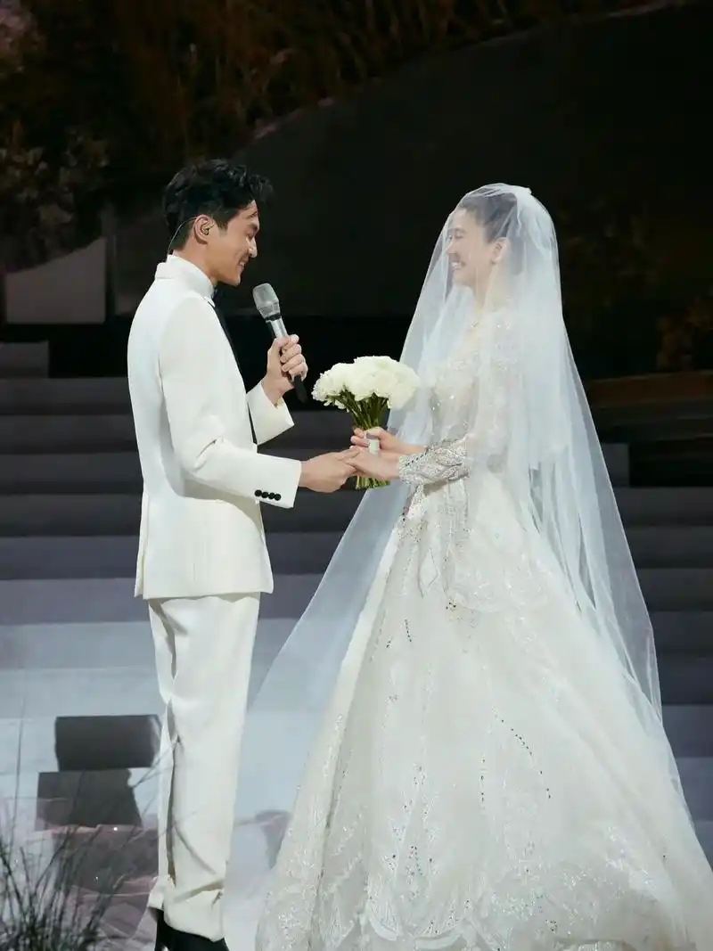 张智霖袁咏仪:彼此嫌弃,又"弃之可惜"张智霖与袁咏仪的婚姻17 - 抖