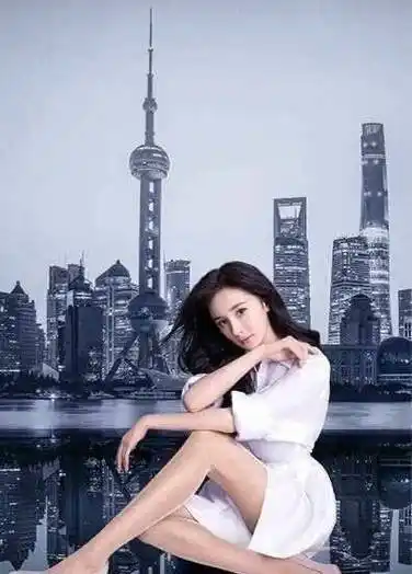 原创33岁杨幂真敢穿新策划凹造型太狠腿长堪比超模丝袜镶钻太豪气