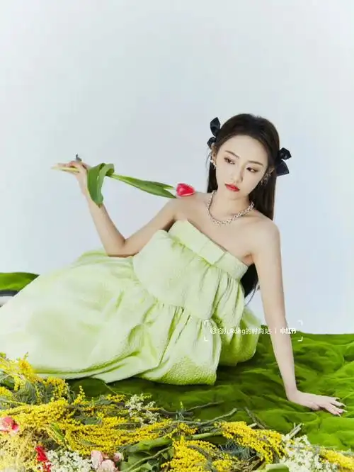 吴佳怡春日繁花氛围感大片