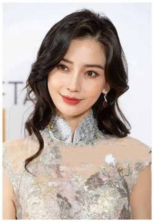 杨颖登陆欧美高端圈! 粉丝惊呼接轨国际 魅力无法挡_lisa_地位_资源