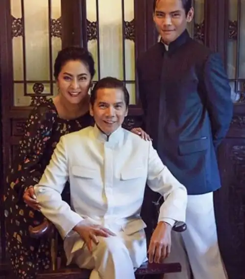 他的第一任妻子是当时香港的著名演员丁佩,说起丁佩相信很多人都不是