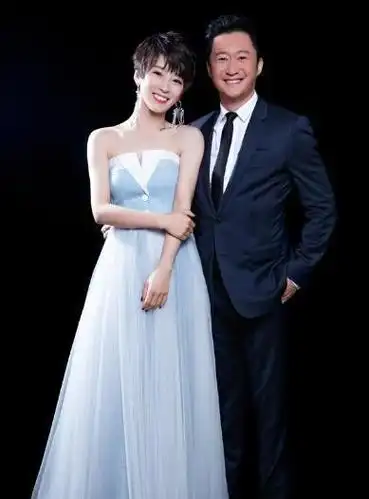 这事把吴京的老婆谢楠搞得挺紧张的,她当时担心得