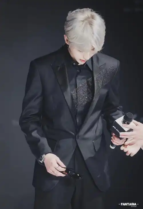 气场一秒拉满,贵气豪门公子感每一张都是精品@蔡徐坤