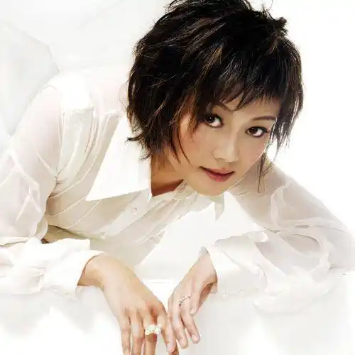 何静坎坷情路一婚被老公绿二婚遭老公威胁终于苦尽甘来