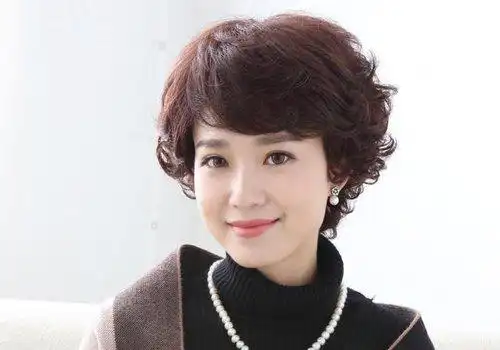 中老年做什么样的烫发发型好一批最流行的五十岁中老年烫发推荐
