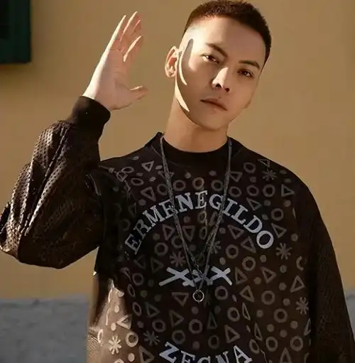 有刘海就别说颜值高了这7位明星告诉你光头造型照样能打