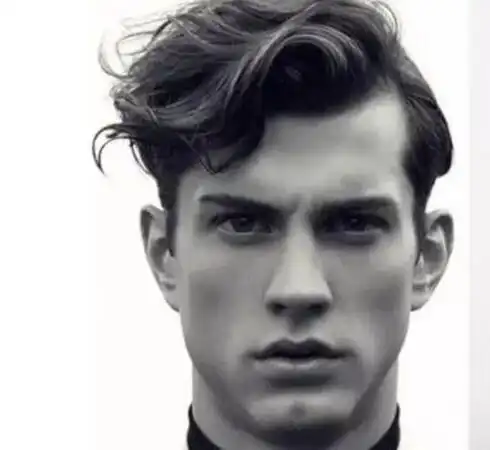 男生三七侧背头发型图片