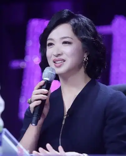 《金星秀》比一些综艺节目有看头,金星却被下课做起了话剧