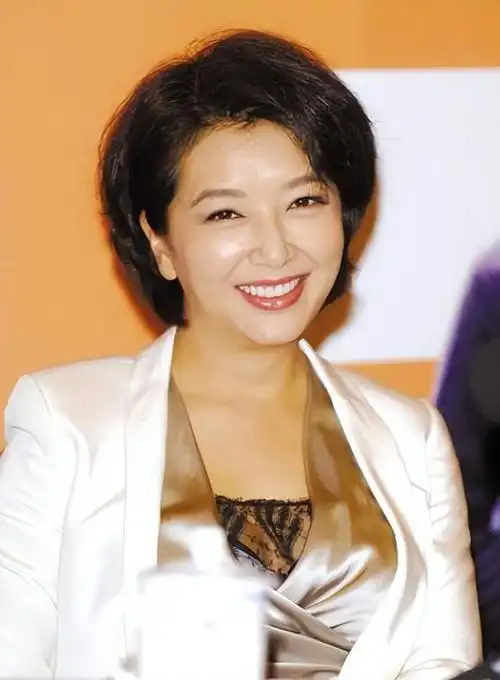 大众女神江珊:四度恋上硬汉,高曙光,靳东是前任,50岁重获爱情