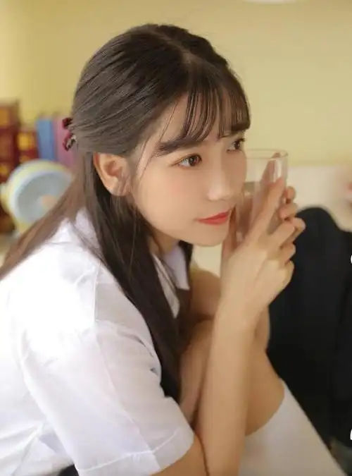 美女校花和美女比基尼——任你选