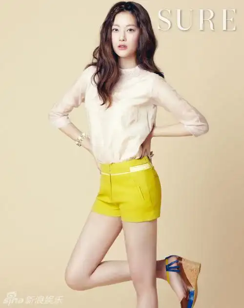 韩国女艺人吴妍书春季服饰写真照(图)