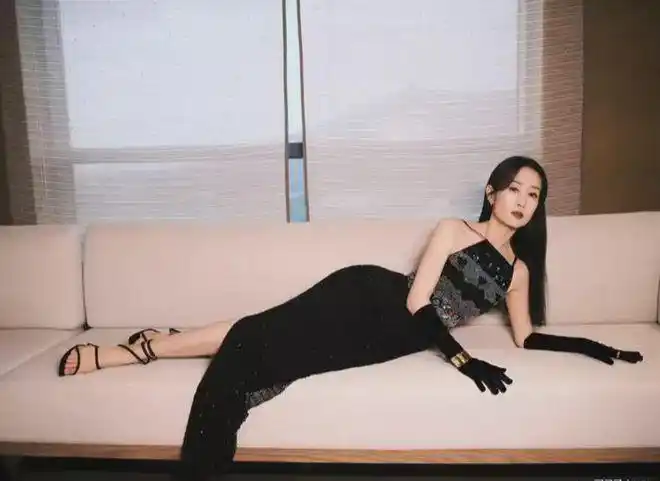 这就是实力派演员!刘敏涛一个起床戏演绎"美人卷珠帘"