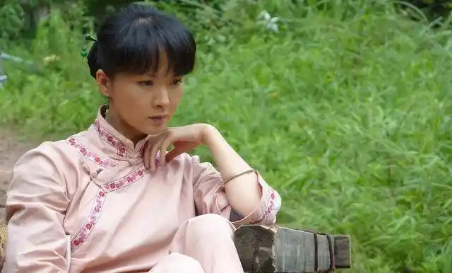 师小红老婆谢兰一场车祸定情婚后生一子日子过得有滋有味