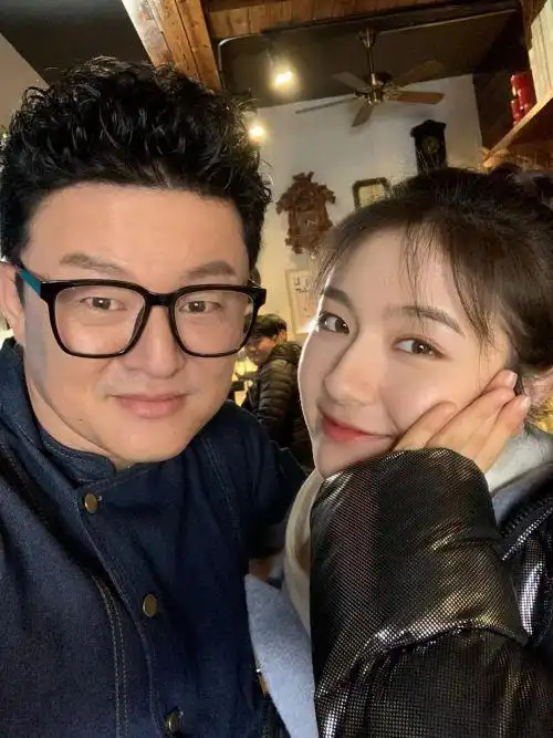 舍我其谁青岛杀青演员张磊与李兰迪再合作演绎父女情深