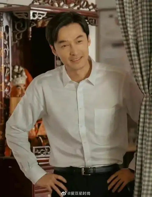 里驰骋职场的郑秋冬,终于等到《县委大院》开播了#终于等来了胡歌的