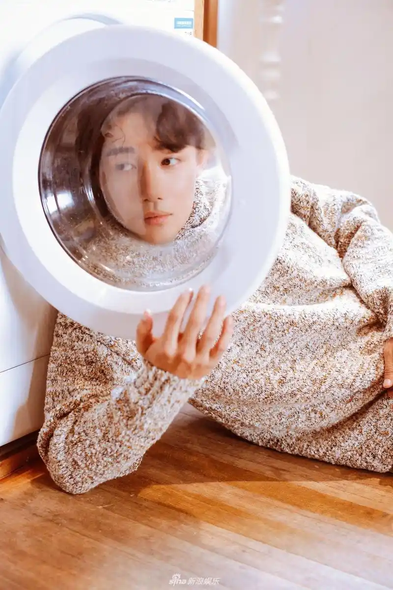 组图:章涛冬日写真曝光 温暖治愈尽显率性男友力