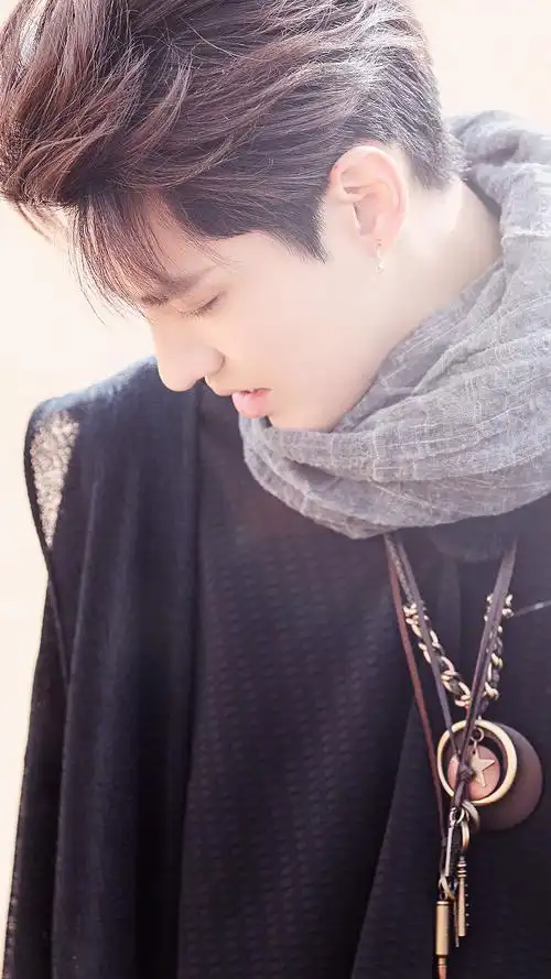 吴亦凡最新高清帅气手机壁纸图片