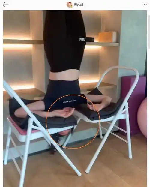 唐艺昕晒近况身材,倒立健身不在话下,午饭吃的是张若昀准备的蛋炒饭和