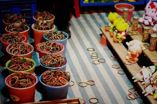 夜市套圈圈是最骗钱的游戏嘛!错了!