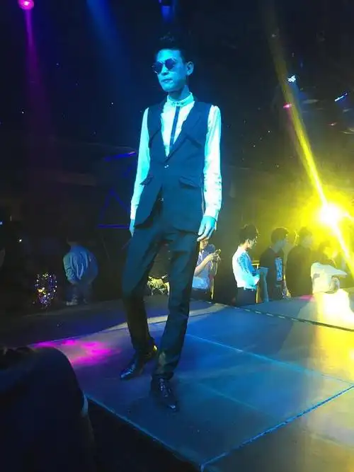 a ◇,make🐒的相册-夜场男模有意向的加q177682963