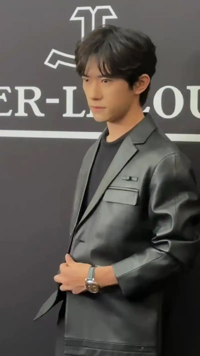 57万手表!月未见的易烊千玺来日内瓦了.积家全球代言人易烊千 - 抖音