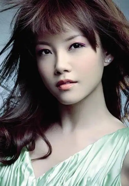 张国立御用女歌手戴娆,走过半生曲折,终于遇见带给她幸福的良人