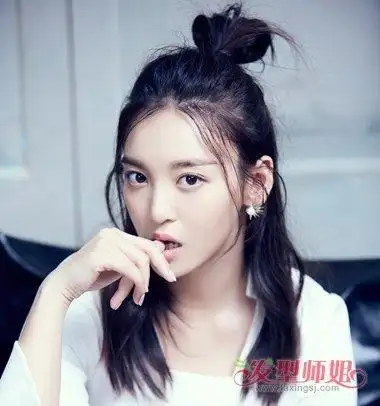 尤靖茹半扎丸子头发型图片五