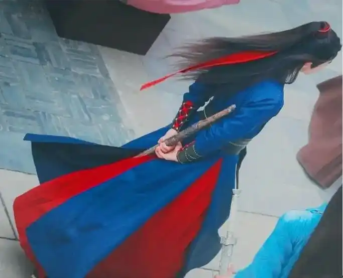 翩翩少年郎,红发带飘扬!#肖战#向全世界安利肖战#神兔100 - 抖音