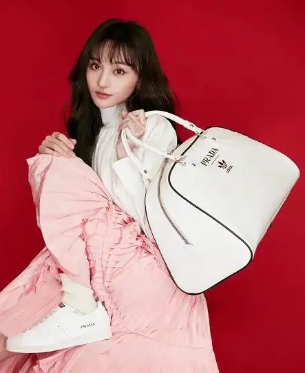 郑爽时尚资源开挂了即将官宣prada代言身份和蔡徐坤齐名