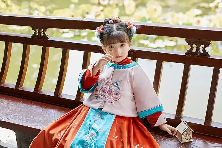 汉服女童冬小女孩加绒古装绣花襦裙超仙马面裙儿童唐装中国风套装