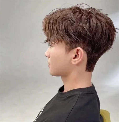 个性男生烫发推荐 韩式时髦蝴蝶烫_男生烫发 - 美发站